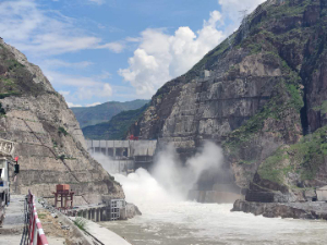 乌东德水电站右岸地下电站主厂房岩锚梁裂隙化学灌浆工程